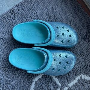 Arrendelle aqua glitter Mickey Crocs